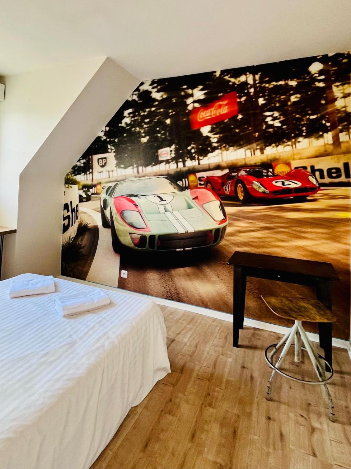 Man Cave Vila Le Mans Exterior foto